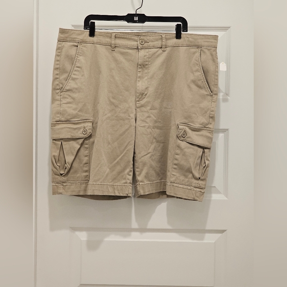 St. John's Bay Other - St. John's Bay 6-Pocket Cargo Shorts Classic Style, EUC, Size Waist 42